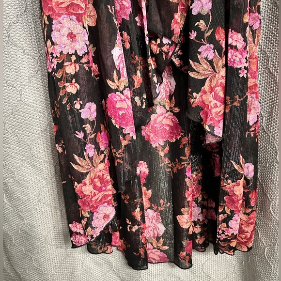 High-Low Shimmery Floral Dress with Slit Sleeves size 6 - Picture 4 of 7
